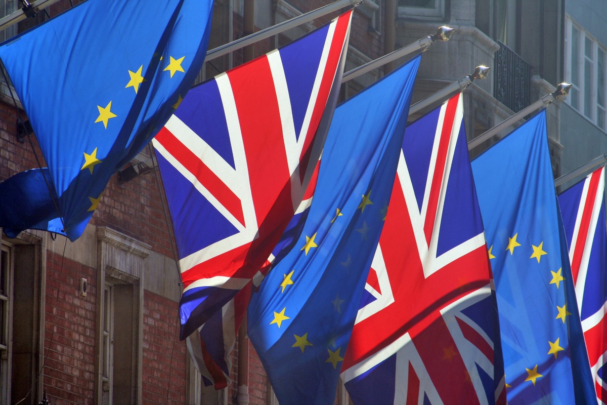 Coveney: Za dvije sedmice postizanje trgovinskog sporazuma Britanije i EU